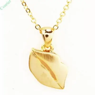 Lips Gold Pendant