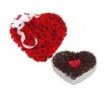 Roses Heart With Heart Shape Cake Roses Heart With Heart Shape Cake