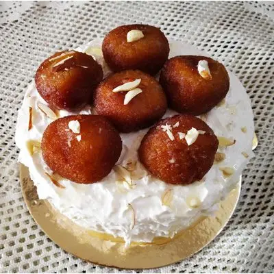 Rabri Gulab Jamun Cake